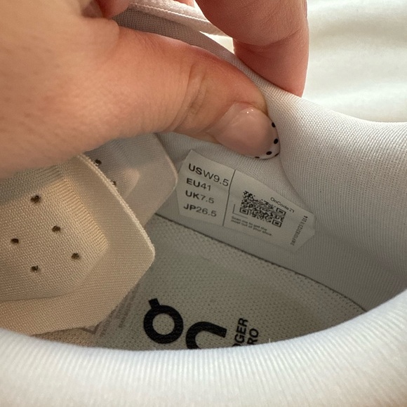 On Running THE ROGER Advantage Pro - Picture 7 of 7